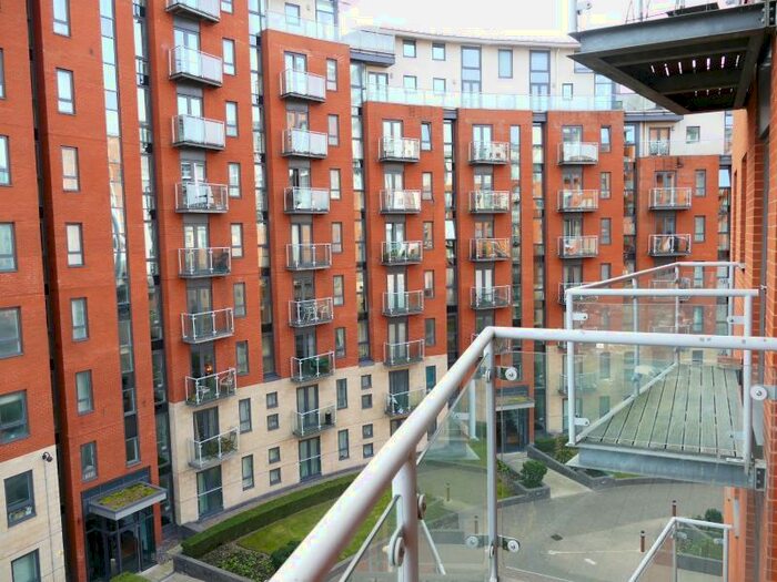 2 Bedroom Apartment To Rent In Santorini, City Island, LS12