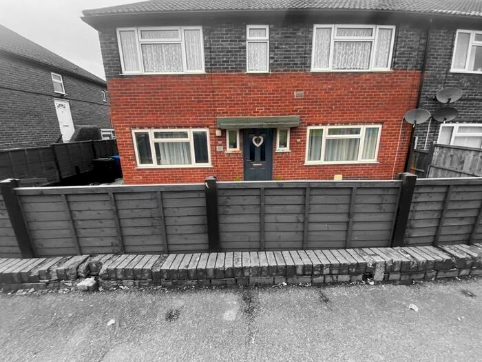 2 Bedroom Flat To Rent In Prince Charles Avenue, Leek, Staffordshire, ST13