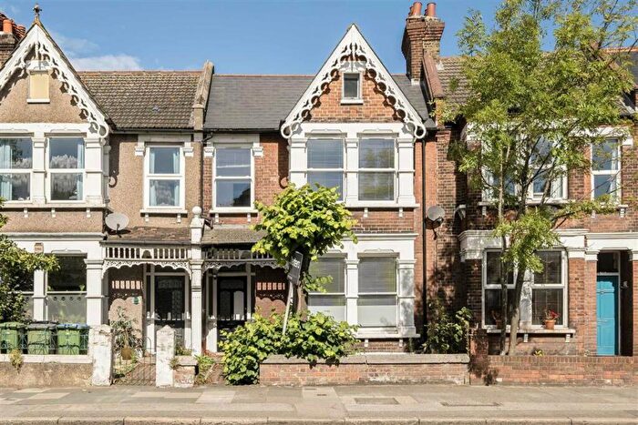 2 Bedroom Flat For Sale In Charlton Road, Blackheath, SE3