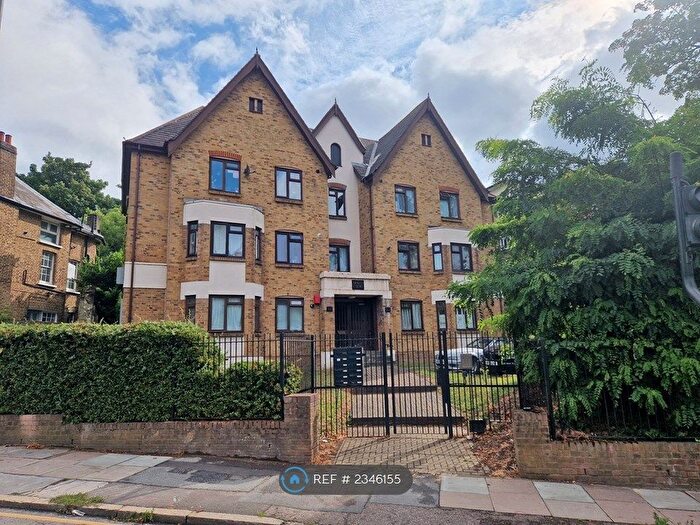 3 Bedroom Flat To Rent In Lewisham Road, London, SE13