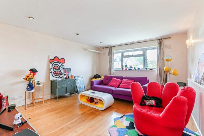 2 Bedroom Flat To Rent In Canonbie Road, London, SE23