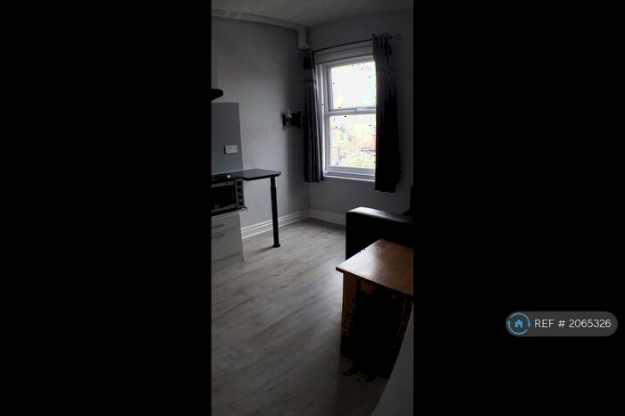 1 Bedroom Flat To Rent In Cross Street, Wrexham, LL11