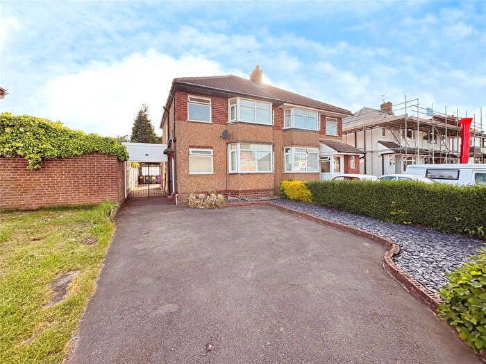 3 Bedroom Semi Detached House To Rent In Hyde Road, Wolverhampton, West Midlands, WV11