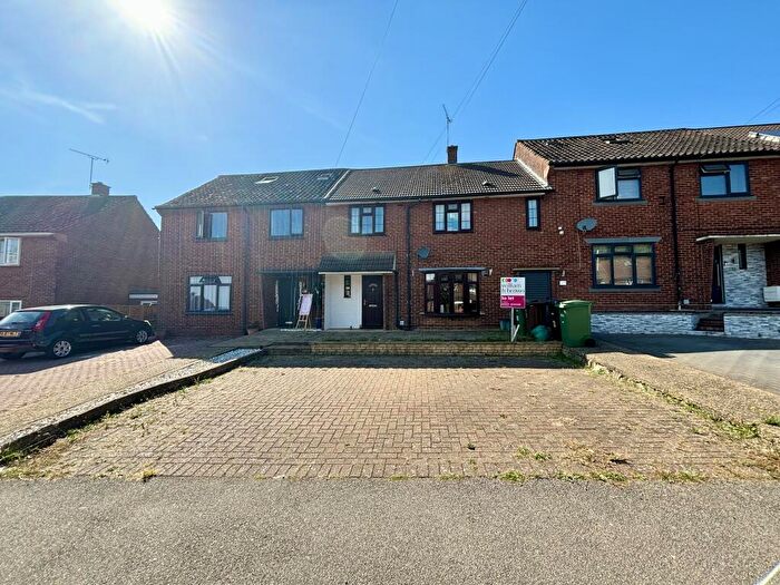 4 Bedroom House To Rent In Creighton Avenue, St. Albans, AL1