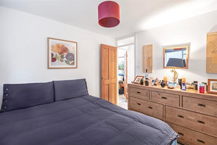 1 Bedroom Flat For Sale In Ferme Park Road, Crouch End, London, N8