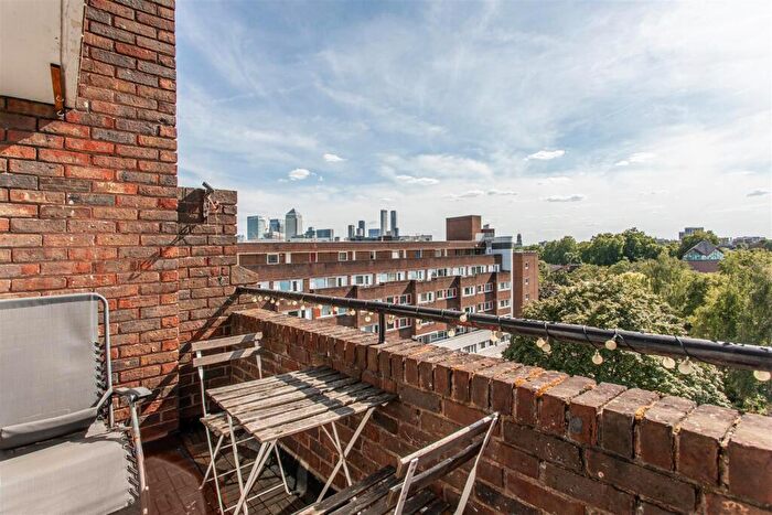 1 Bedroom Flat For Sale In Couzens House, Mile End, E3