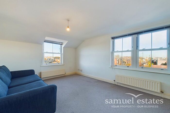2 Bedroom Flat To Rent In Burleigh Lodge, Montague Road, South Wimbledon, SW19