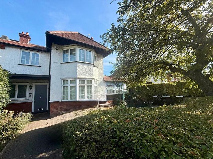 4 Bedroom Semi-Detached House To Rent In Woodcroft Avenue, Mill Hill, NW7