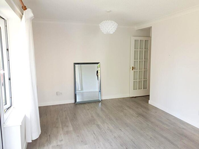 1 Bedroom Flat To Rent In Victoria Gardens, Newbury, RG14