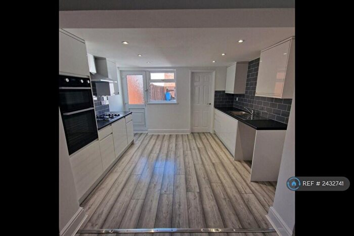 3 Bedroom Terraced House To Rent In Glasgow Street, Hull, HU3