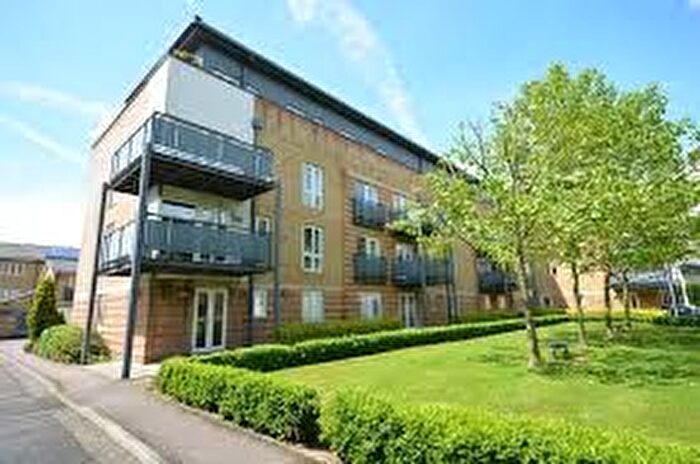 2 Bedroom Flat To Rent In Manhattan Place, WD18