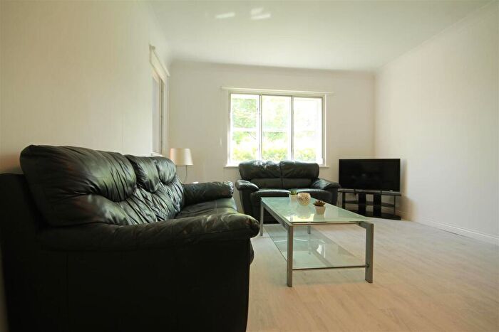 3 Bedroom Apartment To Rent In Sloane Court, Jesmond, NE2