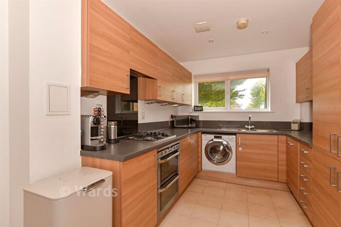 4 Bedroom End Of Terrace House For Sale In Springhead Parkway, Gravesend, Kent, DA11