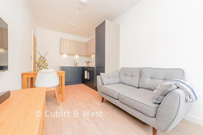 1 Bedroom Apartment For Sale In Brighton Road, Redhill, Surrey, RH1