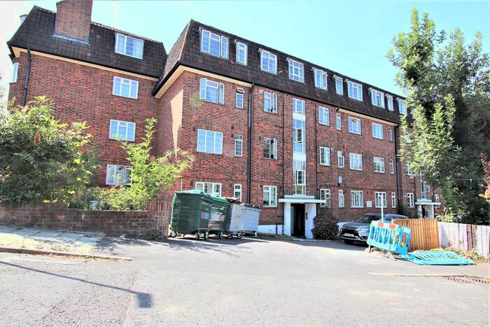 2 Bedroom Flat To Rent In Victoria Crescent, London, SE19