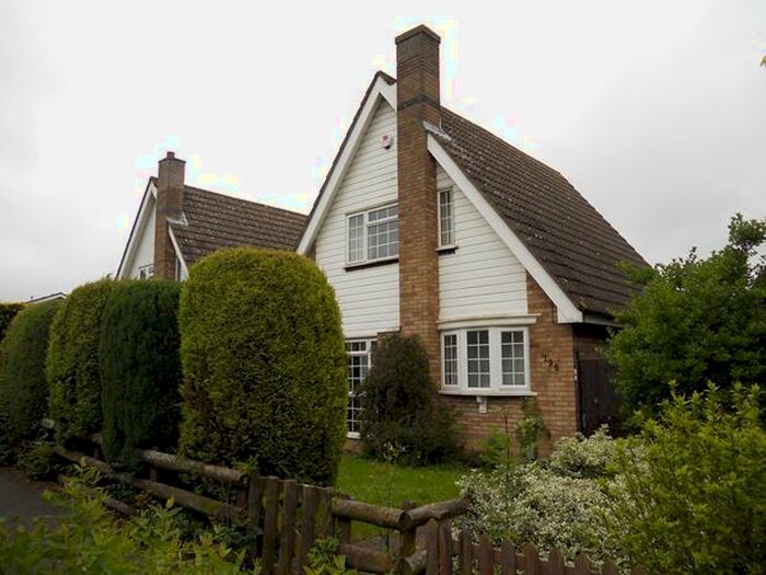 3 Bedroom Detached House To Rent In Brickhill Drive, Bedford, MK41