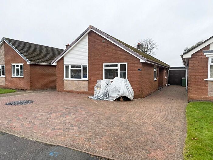3 Bedroom Detached Bungalow For Sale In Oakenhayes Drive, Brownhills, WS8
