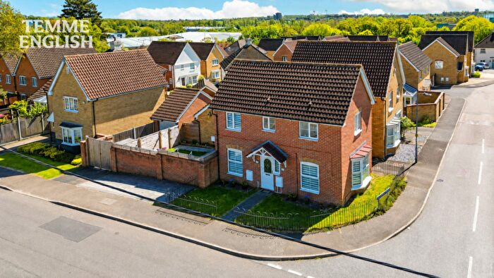 3 Bedroom Detached House For Sale In Basildon Road, Basildon, SS15