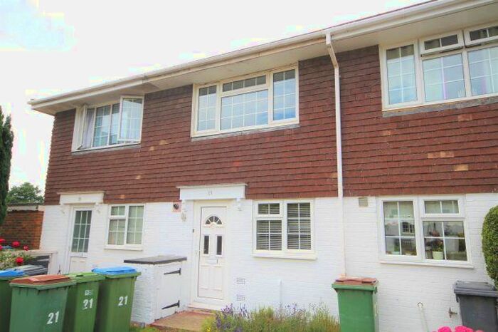 2 Bedroom Property To Rent In Northdown Close, Horsham, RH12