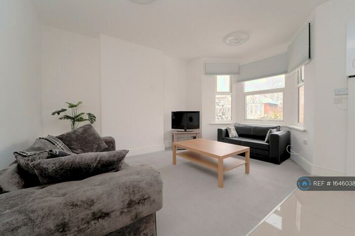 1 Bedroom Flat To Rent In Redcliffe Gardens, London, IG1