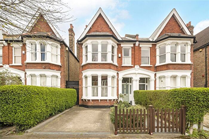 5 Bedroom Semi-Detached House For Sale In Bargery Road, Catford, SE6