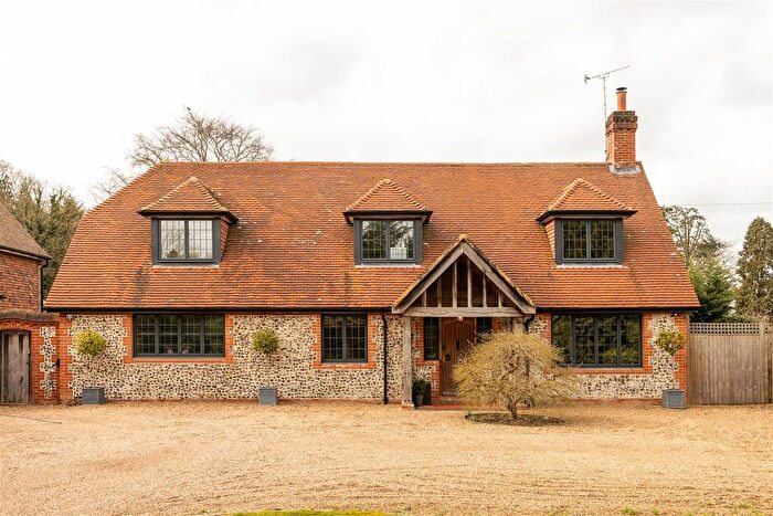 3 Bedroom Detached House For Sale In High Road, Chipstead, CR5