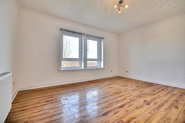 2 Bedroom Flat To Rent In John Wilson Street, Inverclyde, Greenock, PA15