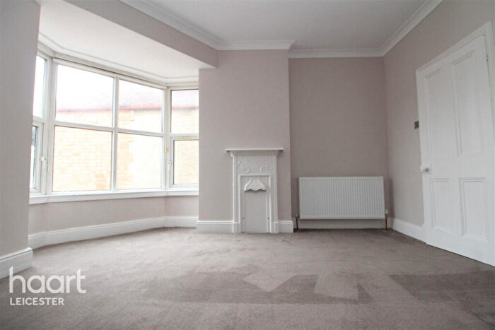 5 Bedroom Semi-Detached House To Rent In Sunnycroft Road, Leicester, LE3