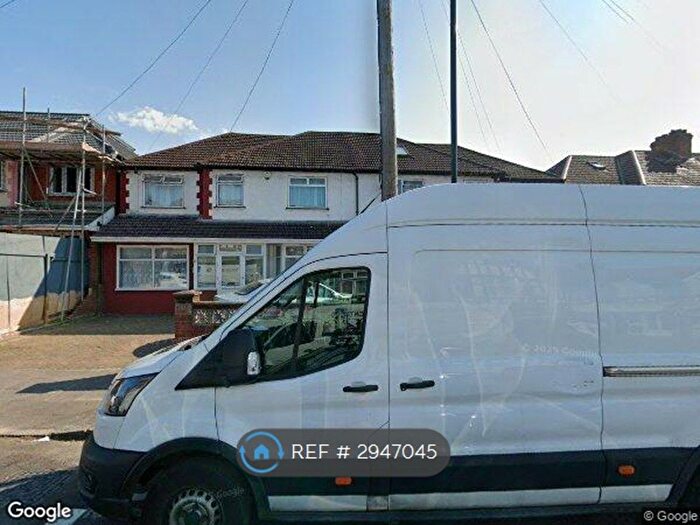 3 Bedroom Flat To Rent In North Road, Southall, UB1