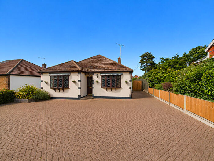 2 Bedroom Chalet For Sale In Chancel Close, Benfleet, SS7