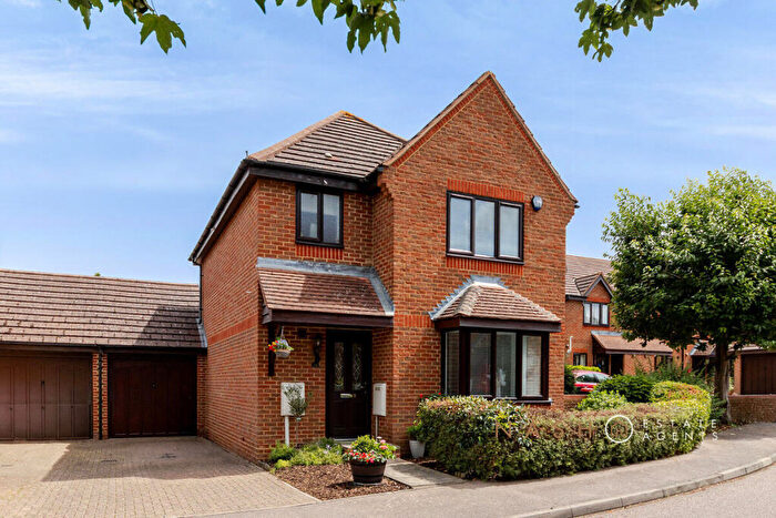 3 Bedroom Detached House For Sale In Deacon Place, Middleton, MK10