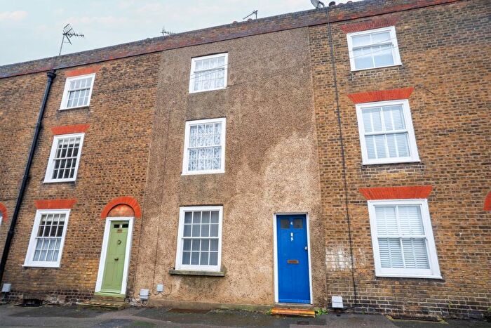 4 Bedroom Terraced House For Sale In East Terrace, Gravesend, DA12