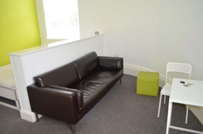 Studio To Rent In Wakefield, West Yorkshire, WF1