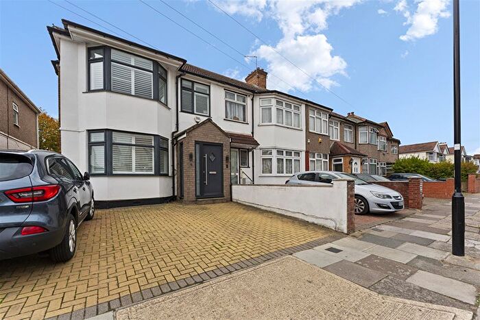 3 Bedroom Property For Sale In Rosemary Avenue, Hounslow, TW4