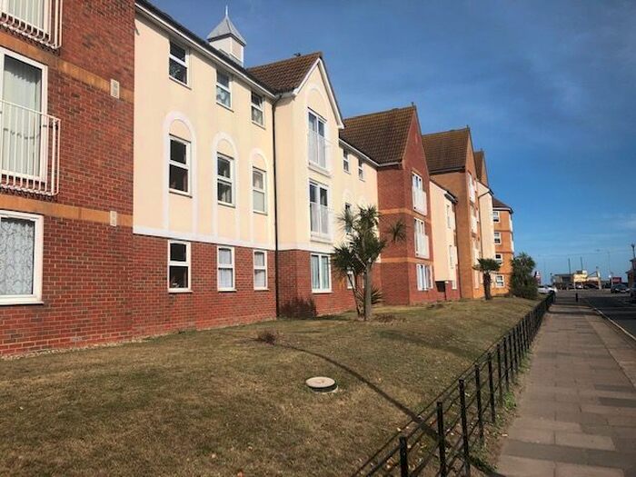 2 Bedroom Flat To Rent In Marina Point, Clacton-On-Sea, Essex, CO15