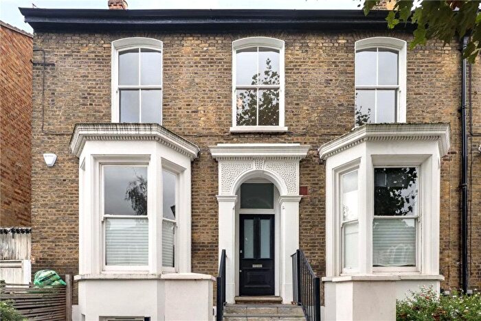 4 Bedroom Flat For Sale In Powerscroft Road, London, E5