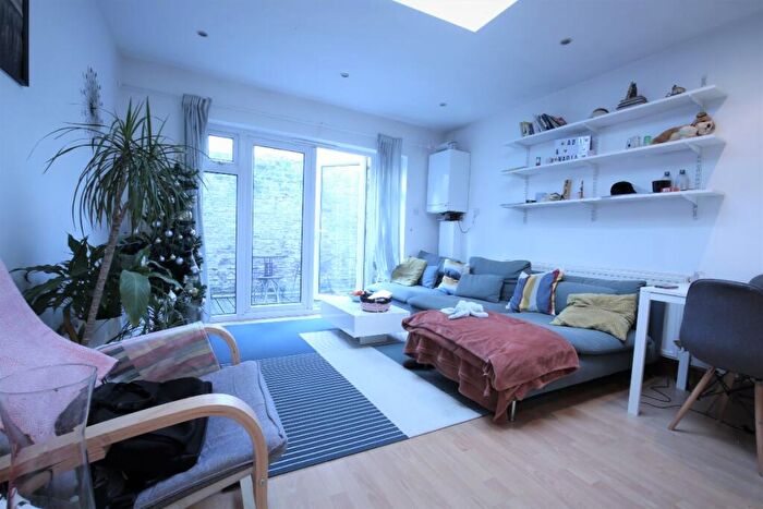 1 Bedroom Flat To Rent In Holloway Road, London, N7