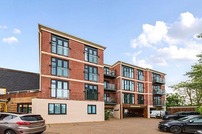 2 Bedroom Flat To Rent In South Park, Sevenoaks, TN13