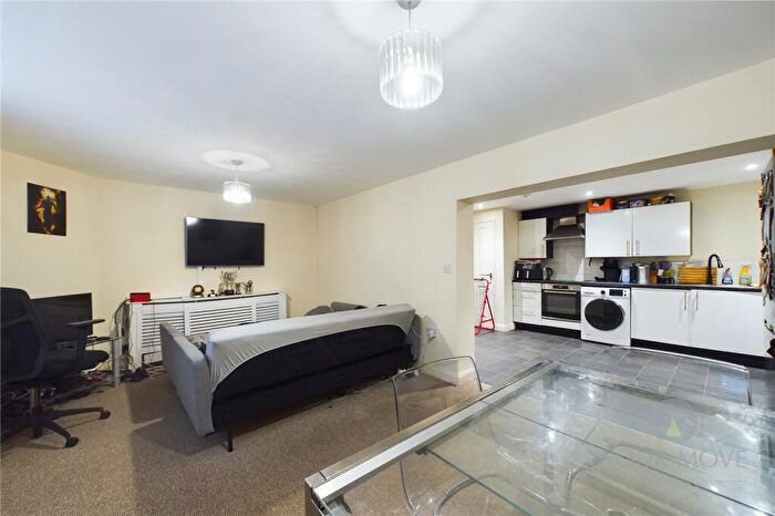 2 Bedroom Flat For Sale In King Edward Road, Abington, Northampton, Northamptonshire, NN1