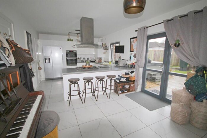 5 Bedroom Terraced House To Rent In Rogers Court, Hanham, Bristol, BS15