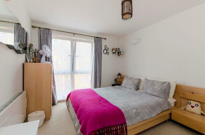 1 Bedroom Flat To Rent In Lurline Gardens, Battersea Park, London, SW11