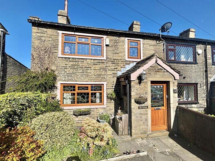 2 Bedroom End Of Terrace House For Sale In Towngate, Northowram, Halifax, HX3