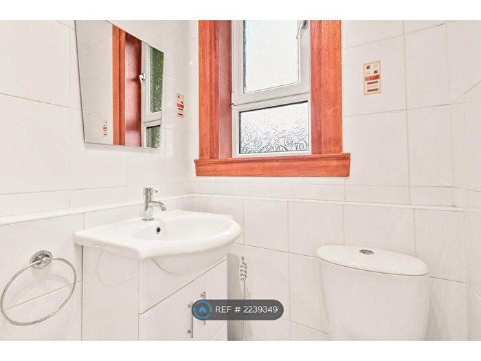 3 Bedroom Flat To Rent In Larchfield Avenues, Glasgow, G14