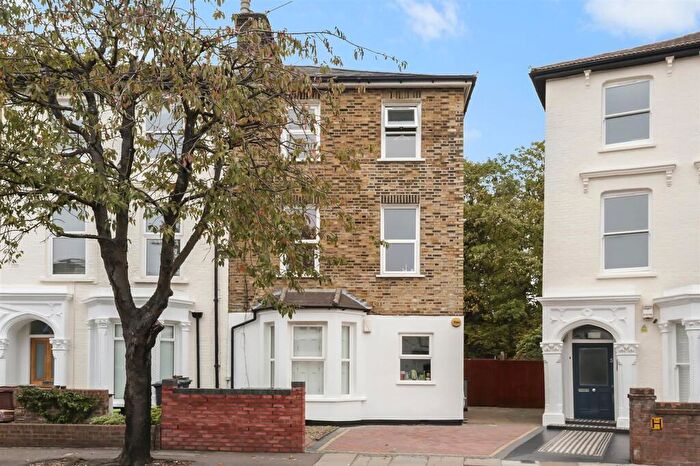 2 Bedroom Flat For Sale In Florence Road, Finsbury Park, N4
