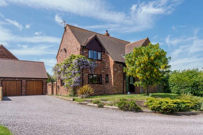 4 Bedroom Detached House For Sale In Marie Close, Poundon, Bicester, OX27