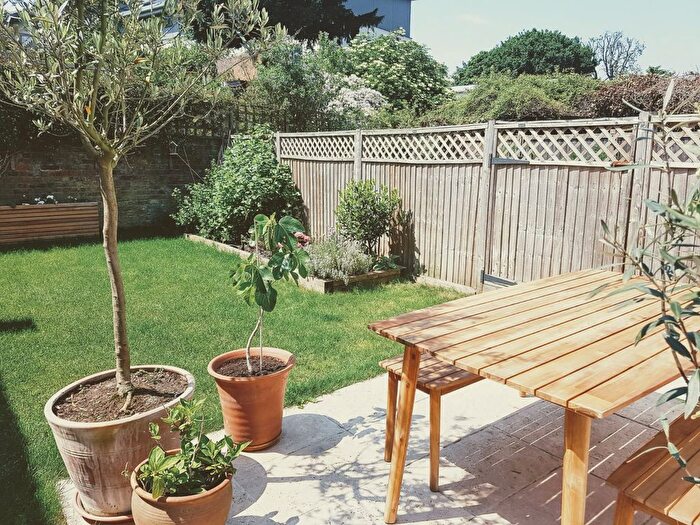 3 Bedroom Maisonette To Rent In Norwood Road, Thurlow Park, SE24