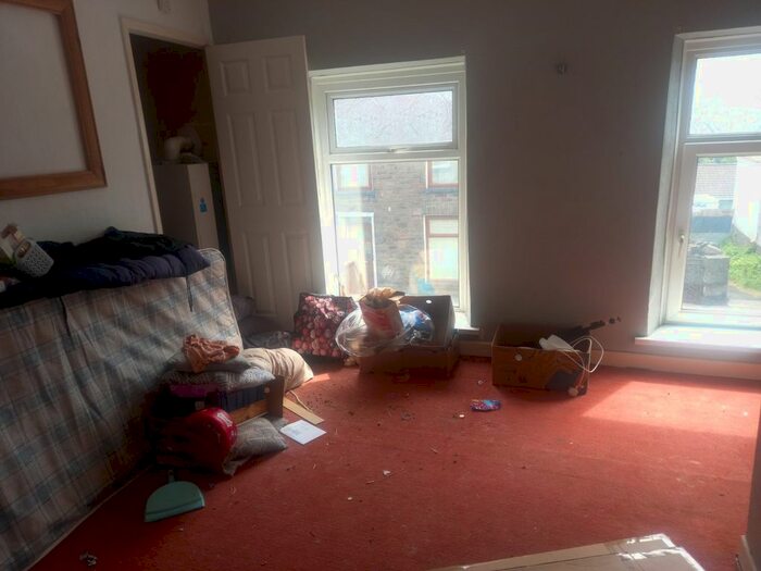 3 Bedroom End Of Terrace House For Sale In Penrhiwfer Road, Tonypandy, CF40