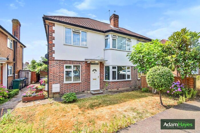 2 Bedroom Maisonette To Rent In Friern Park, North Finchley N12