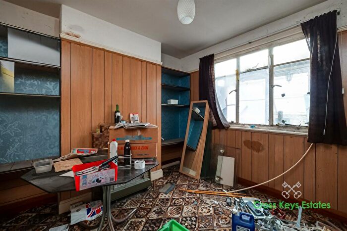2 Bedroom Semi-Detached House For Sale In Marina Road, West Park, PL5