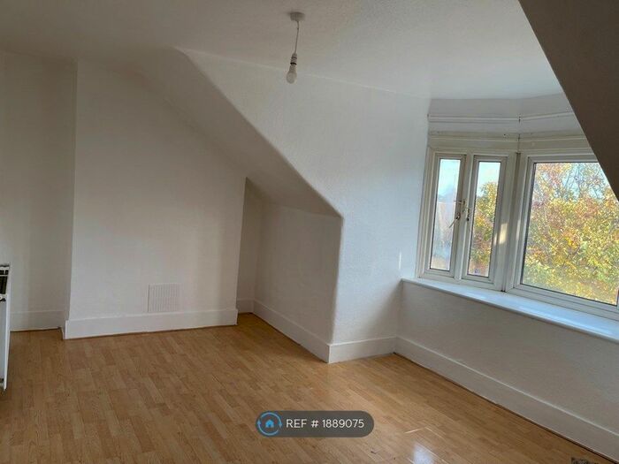 2 Bedroom Flat To Rent In Winchester Road, London, N9